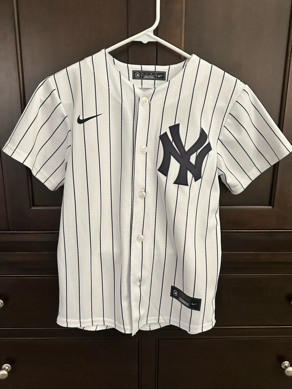 Nike White & Navy Pinstripe New York Yankees Kids Baseball Jersey size small